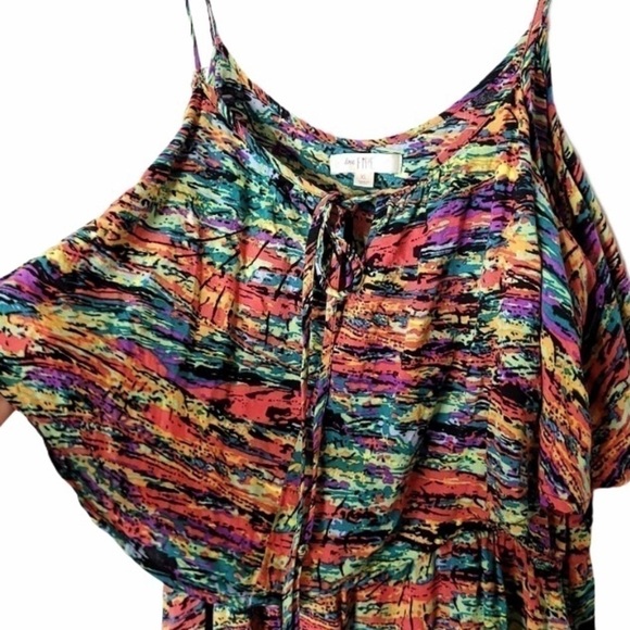 𝅺LOVE Fire Short Romper Size Small - Picture 4 of 9